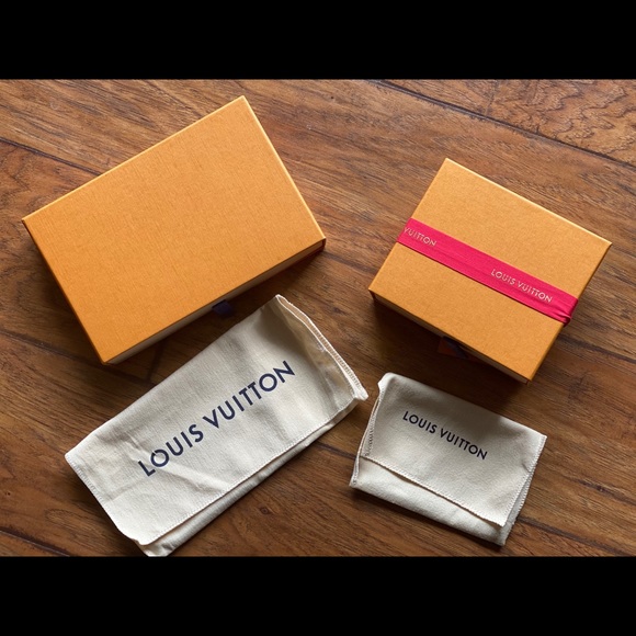 LOUIS VUITTON Boxes incl Sp Edition HOLIDAY Ribbon - Picture 2 of 3